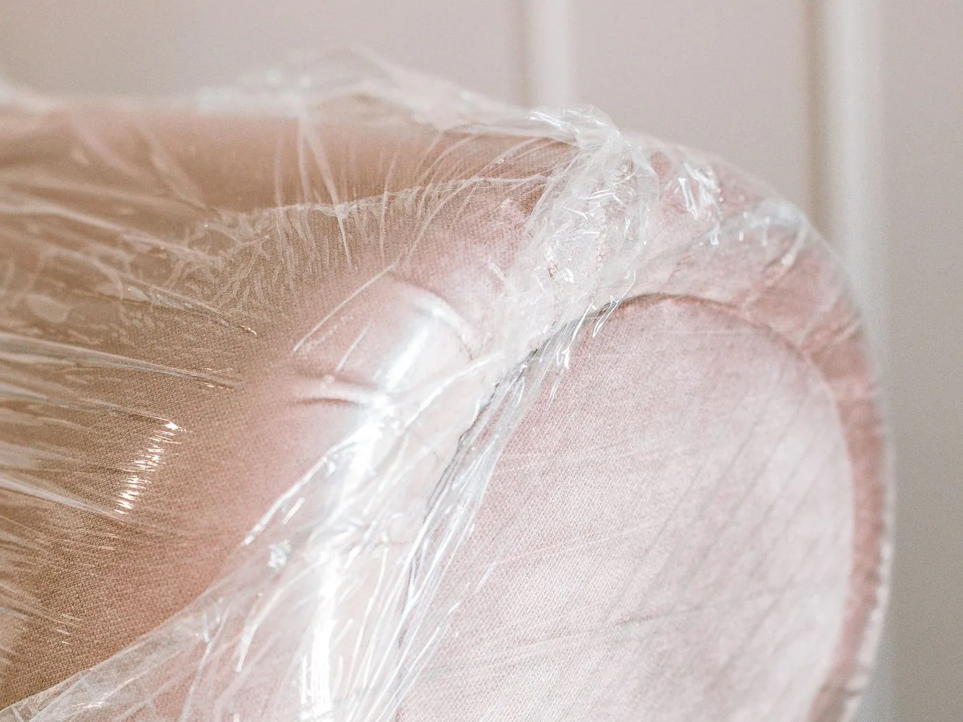 Productos agrupados con película termoencogible ajustada al contorno.